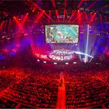 Berlin in der Mercedes-Benz-Arena und verfolgen das WM-Finale des Computer-Spiels "League of Legends".  (Foto: picture alliance / Paul Zinken/dpa)