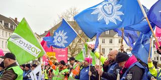 Demo-Kundgebung von Mitgliedern des Beamtenbunds in Saarbrücken (Foto: BeckerBredel)