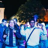 Leute am Tanzen vor der Bühne (Foto: UNSERDING)