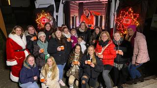 Das UNSERDING-Weihnachtsmobil in Bübingen. (Foto: UNSERDING)