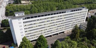 Der Pingusson-Bau in Saarbrücken aus der Luft (Foto: IMAGO / Becker&Bredel)