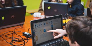 Informatikunterricht an einer Schule (Foto: IMAGO / Andia)