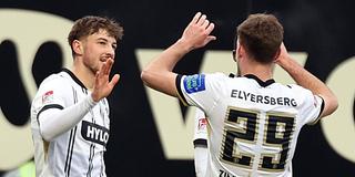 Lukas Petkov und Tom Zimmerschmied (v.l.n.r.) jubeln nach dem Tor gegen Braunschweig. (Foto: IMAGO / Jan Huebne)