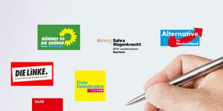 Symbolbild: Eine Hand mit Kugelschreiber neben den Logos der im Saarland vertrenen Parteien (Foto: IMAGO / blickwinkel, Parteilogos, SR/Knöbber)
