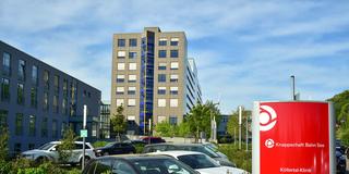 Parkplatz vor den Knappschaftskliniken in Püttlingen Köllerbach (Foto: IMAGO / BeckerBredel)