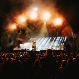 Blick aus dem Publikum auf die Bühne. (Foto: UNSERDING)