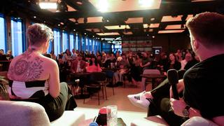 Blick von der Bühne ins Publikum (Foto: Liebt Euch Podcast)