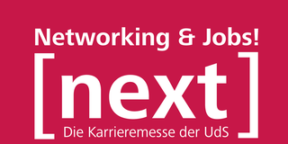 Rotes Plakat mit der Aufschrift "next - die Karriesemesse der UdS" (Foto: Pressefoto)