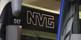 Logo NVG (Neunkircher Verkehrsbetriebe) auf einem Bus (Foto: SR)
