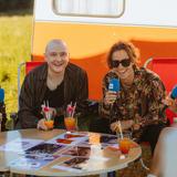 Drei Männer sitzen mit Mikros an einem Tisch, rechts daneben sitzt die Moderatorin. (Foto: MxM Photo)