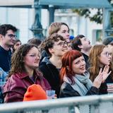 Bild vom Publikum vo der Bühne (Foto: UNSERDING)