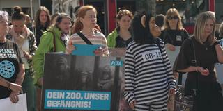 Tierschützer demonstrieren in der Saarbrücker Innenstadt (Foto: SR)