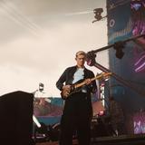 Fast Boy spielt Gitarre auf der Bühne. (Foto: SR UNSERDING)